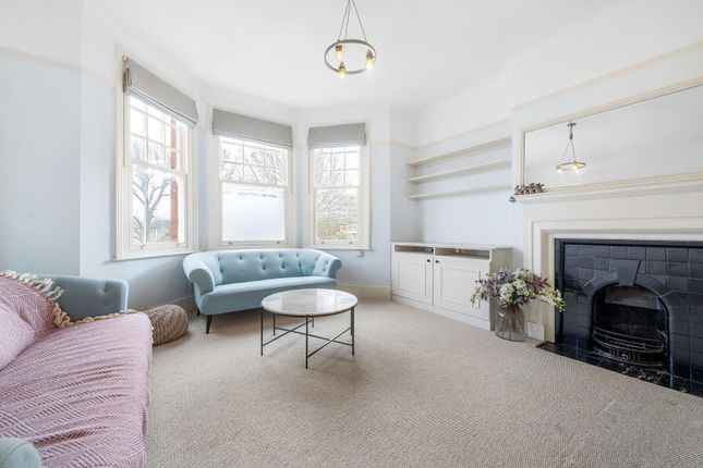 1 bed property, in Bedford Hill SW12, £410,000