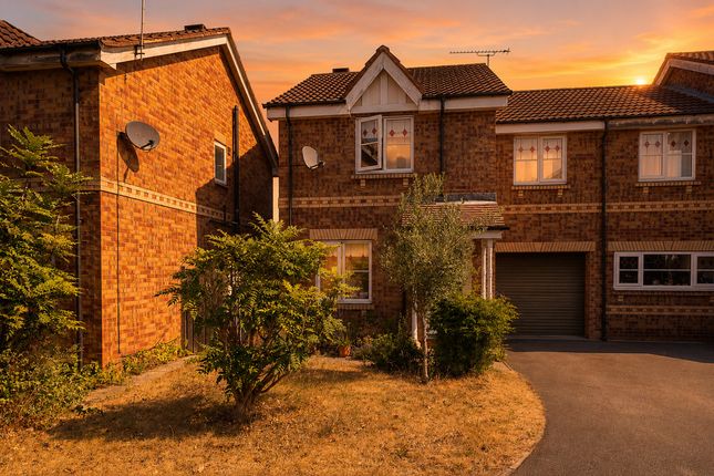 3 bed property, in West End Court, £180,000