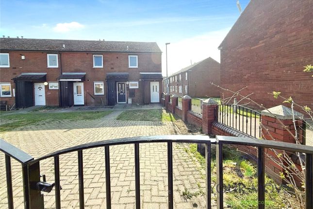 1 bed property, in Kirkstall Road, £36,000