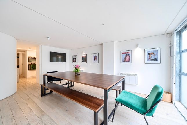 1 bed property, in Wenlock Road, £1,200,000