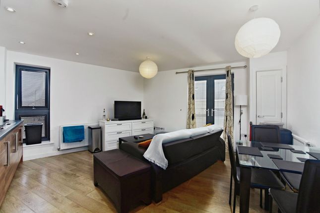 2 bed property, in Garratt Lane, £450,000
