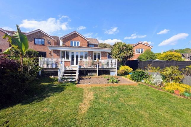 6 bed property, in Walkers Lane, £600,000