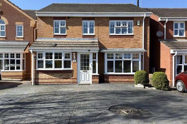 5 bed property, in Lower Birches Way, £379,950