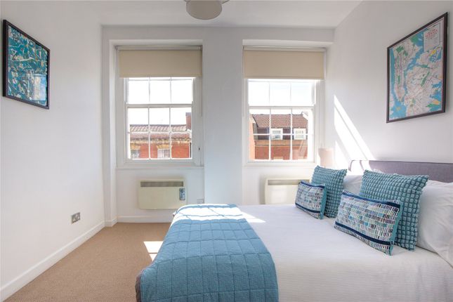 2 bed property, in Cave Street, £285,000