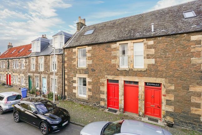 2 bed property, in Main Street, £220,000