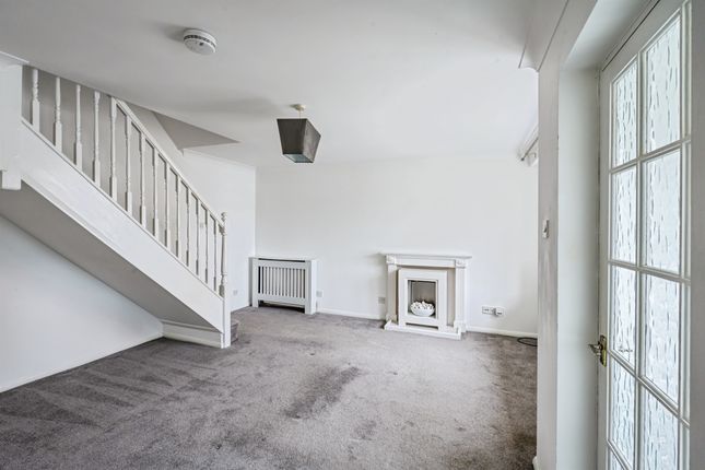 2 bed property, in Falmouth Close, £170,000