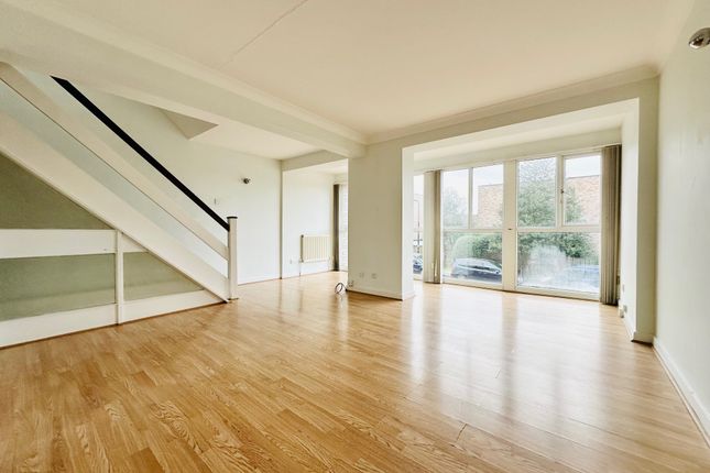 4 bed property, in Templewood, £799,000
