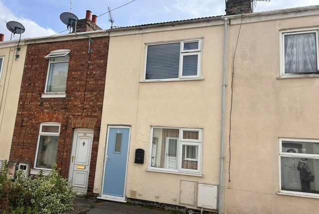 2 bed property, in Seagate Terrace, £90,000
