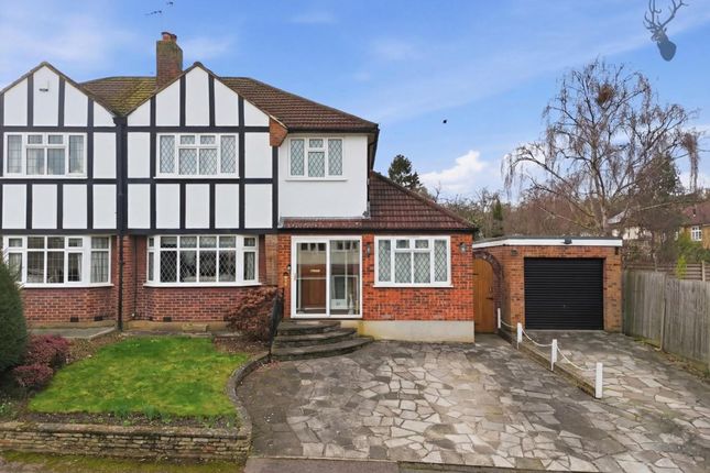 3 bed property, in Purlieu Way, £900,000