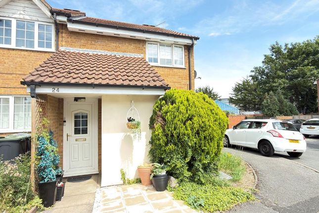 1 bed property, in Malham Close, £120,000