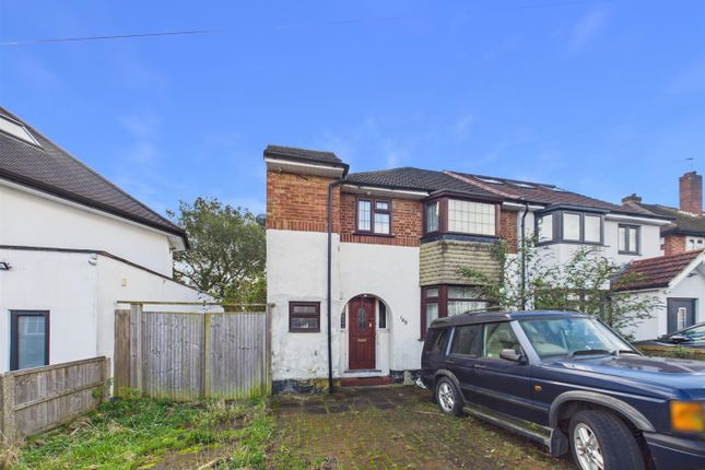 3 bed property, in Pine Gardens, £625,000