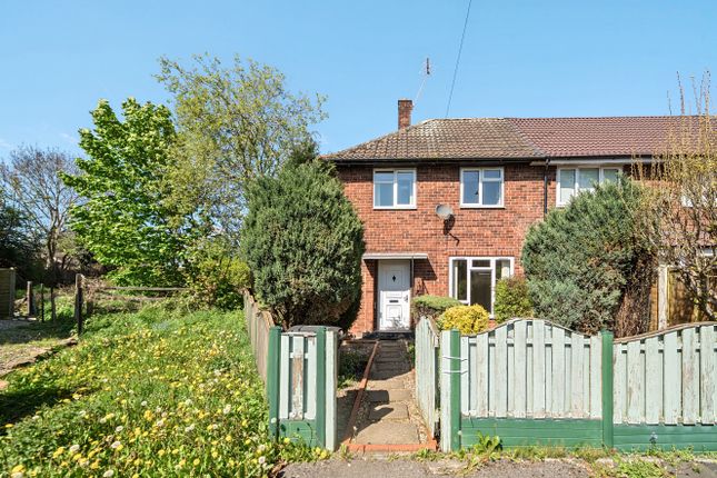 2 bed property, in Harley Gardens, £175,000