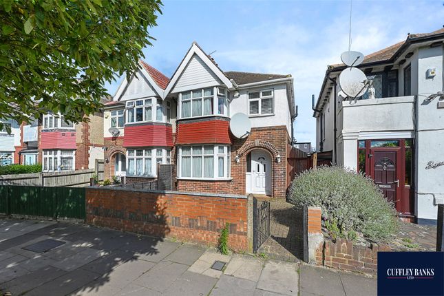 3 bed property, in Teignmouth Gardens, £530,000