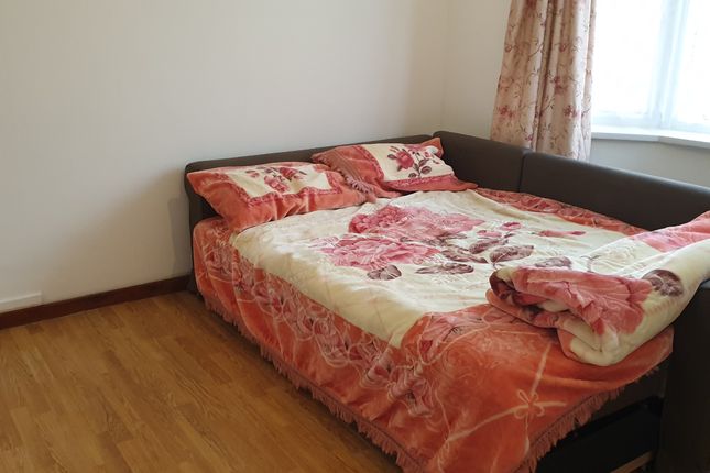 3 bed property, in Landseer Avenue, £399,999