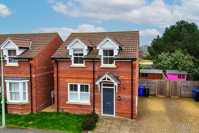 2 bed property, in Drinkwater Close, £335,000