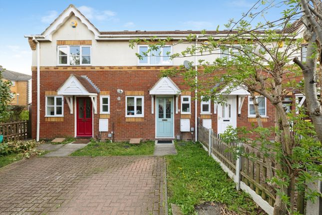 2 bed property, in Great Galley Close, £375,000
