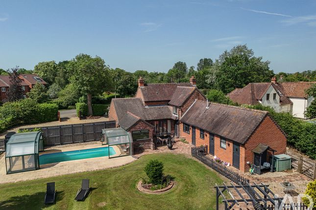 5 bed property, in Tamworth Road, £875,000