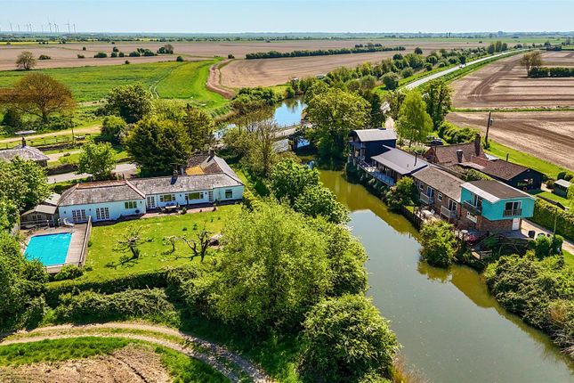 4 bed property, in Iden Lock, £600,000