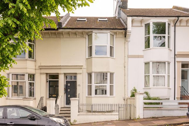 1 bed property, in Franklin Road, £240,000