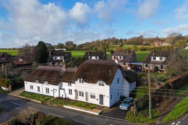 3 bed property, in Valley Road, £415,000