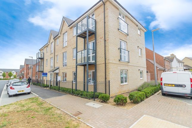 2 bed property, in Galapagos Grove, £165,000