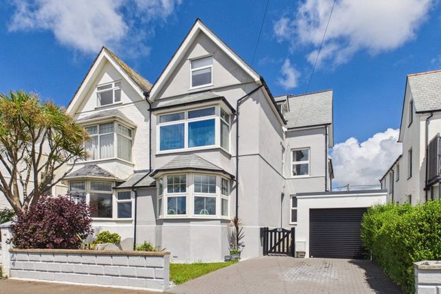 5 bed property, in Downs View, £799,950