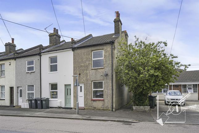 2 bed property, in High Street, £200,000