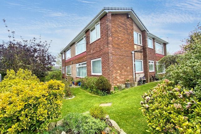 1 bed property, in Greenways, £40,000