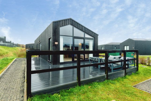 2 bed property, in Retallack Resort & Spa, £175,000