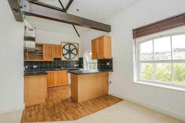 2 bed property, in London Road, £100,000
