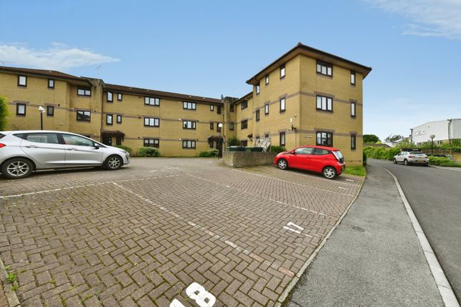 1 bed property, in Woodhill Views, £160,000