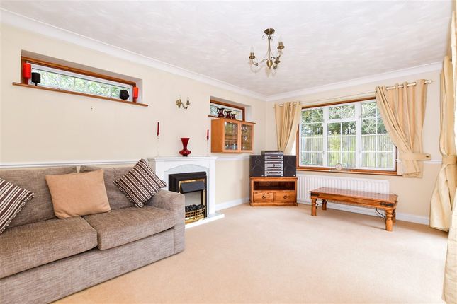 3 bed property, in Dane Court, £475,000