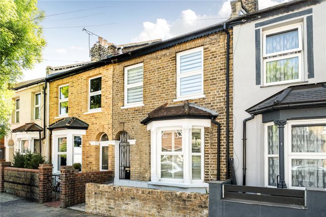 2 bed property, in Stewart Road, £550,000