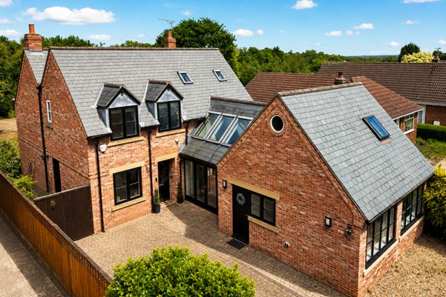 5 bed property, in Orchard House Green Lane, £600,000