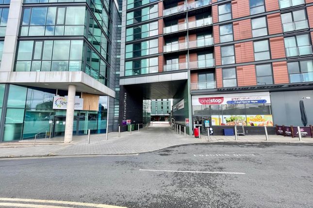 1 bed property, in Gateway Plaza, £75,000