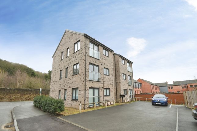 1 bed property, in Laver Drive, £90,000