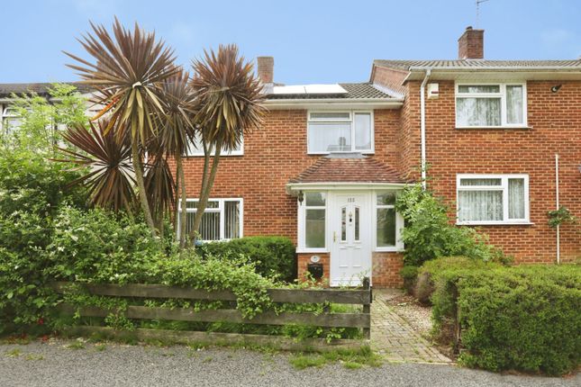 2 bed property, in Tatwin Crescent, £245,000