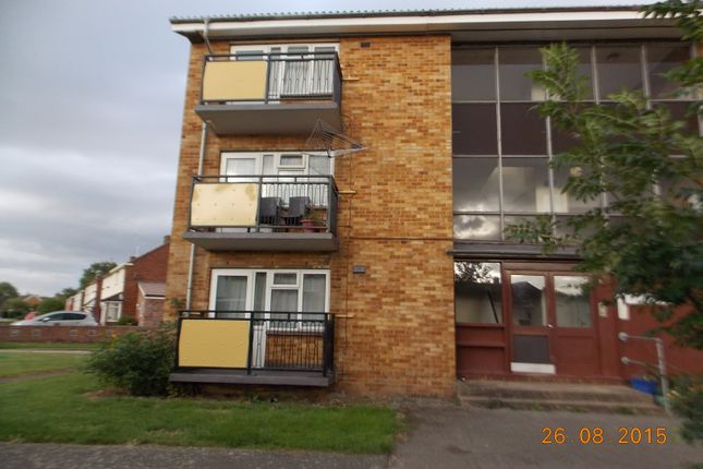 2 bed property, in Kenilworth Drive, £185,000