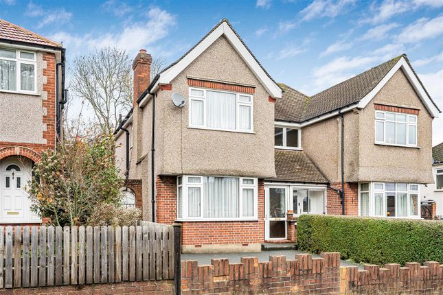 3 bed property, in Whitton Avenue West, £530,000