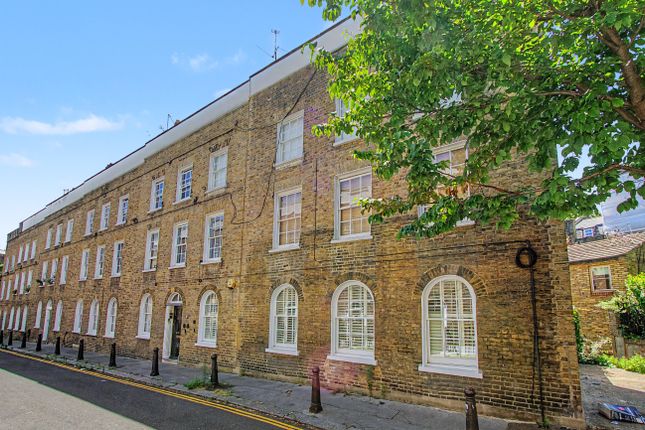 1 bed property, in Hermit Street, £300,000