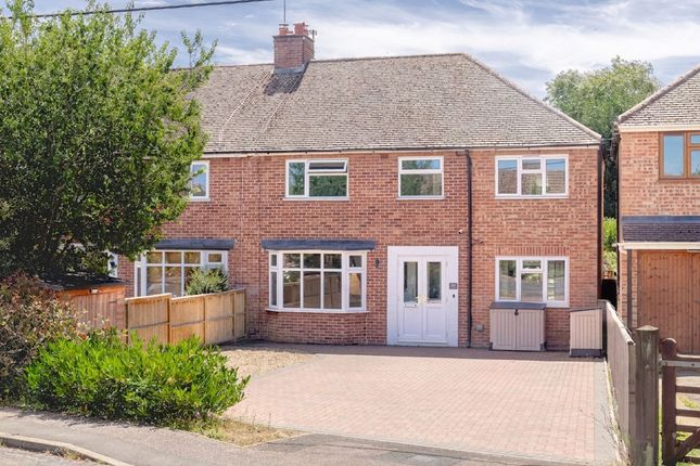 3 bed property, in Fernhill Road, £475,000