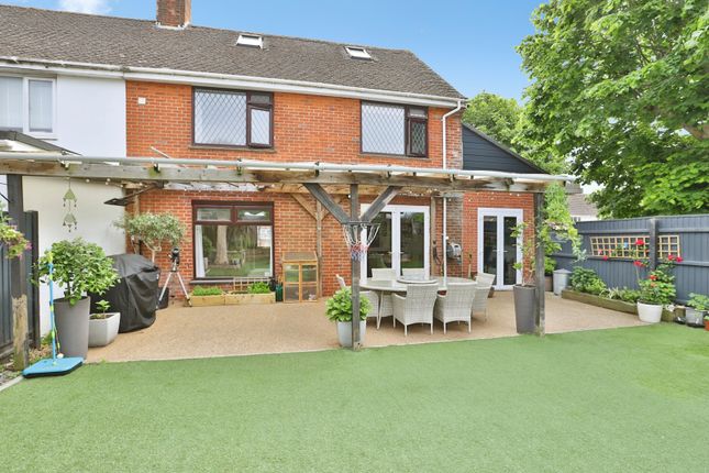 4 bed property, in Draper Road, £400,000