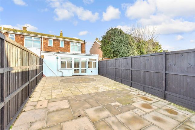 3 bed property, in Clements Road, £280,000