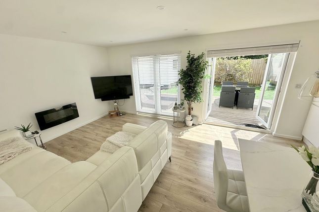 2 bed property, in Hazlebury Road, £315,000