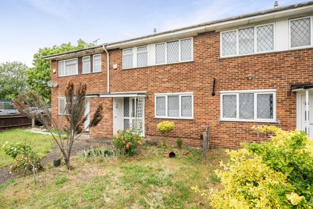 2 bed property, in St. Dunstans Close, £350,000