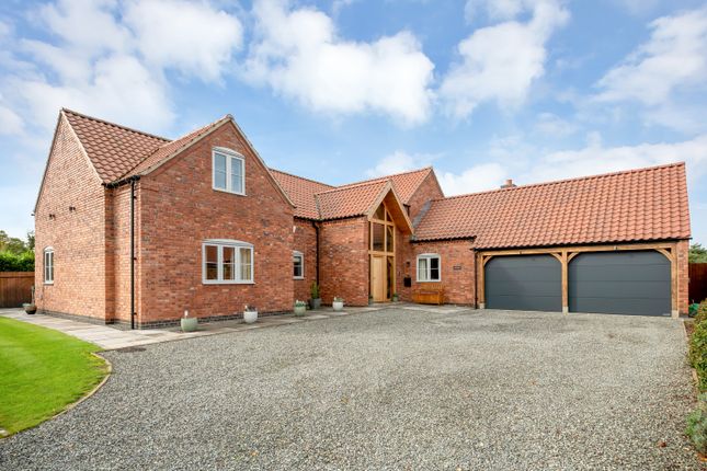 4 bed property, in Main Street, £885,000