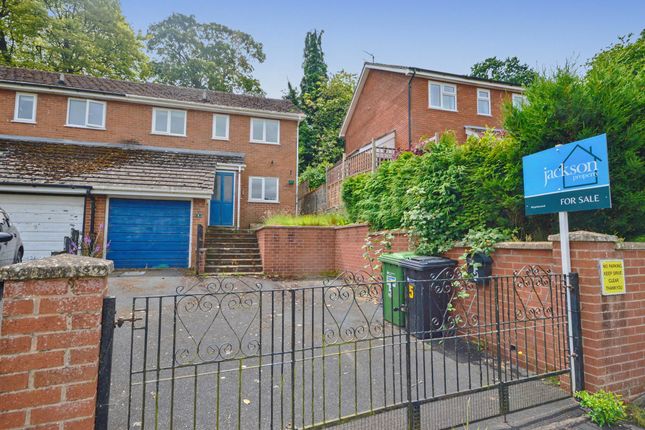 3 bed property, in Bradnor View Close, £180,000