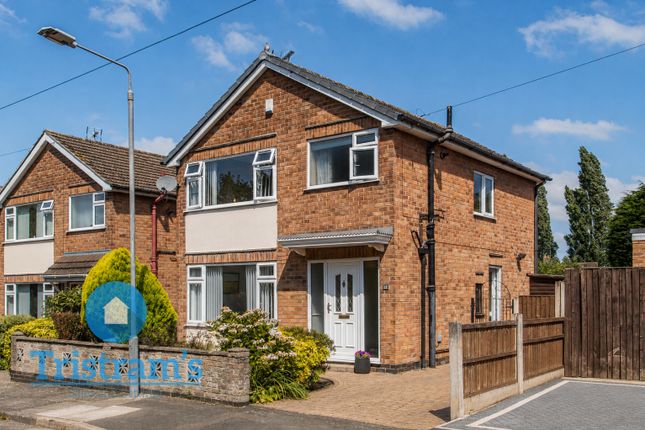 3 bed property, in Silverdale, £285,000