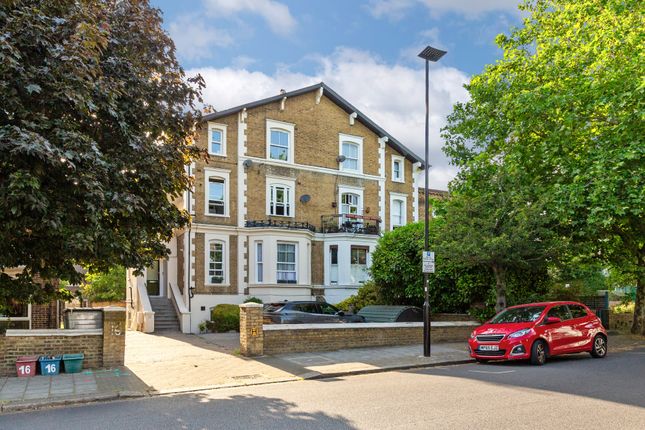 2 bed property, in The Grove, £240,000