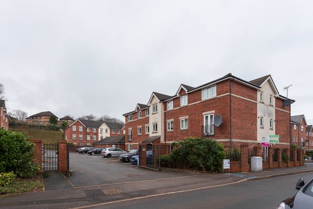 2 bed property, in Blackthorn Drive, £115,000